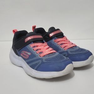 Girls Skecher velcro sneakers. Size 1.5 good condition.